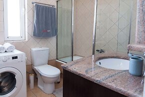 Luxe 3 Bd Penthouse 5 Min from Drosia