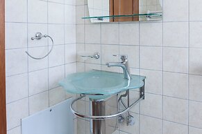 Luxe 3 Bd Penthouse 5 Min from Drosia