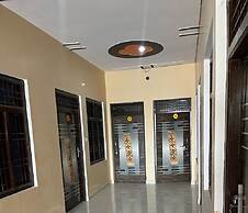 Goroomgo Shree Raj Homestay Ayodhya