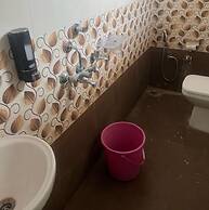 Goroomgo Shree Raj Homestay Ayodhya