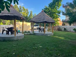 Goroomgo Shree Raj Homestay Ayodhya