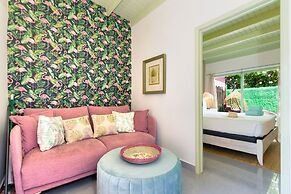 Flamingo Suite 1BR 1BA Apt w Pool Parking