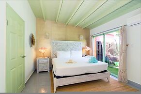 Flamingo Suite 1BR 1BA Apt w Pool Parking