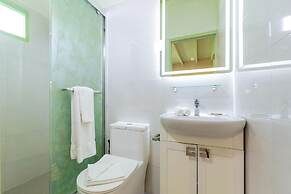 Flamingo Suite 1BR 1BA Apt w Pool Parking