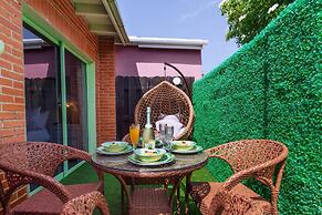 Flamingo Suite 1BR 1BA Apt w Pool Parking