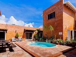 Flamingo Suite 1BR 1BA Apt w Pool Parking