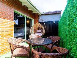 Flamingo Suite 1BR 1BA Apt w Pool Parking