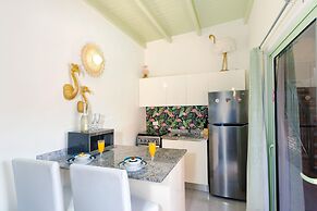 Flamingo Suite 1BR 1BA Apt w Pool Parking