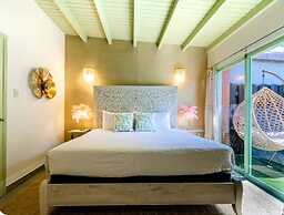 Flamingo Suite 1BR 1BA Apt w Pool Parking