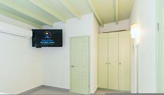 Flamingo Suite 1BR 1BA Apt w Pool Parking