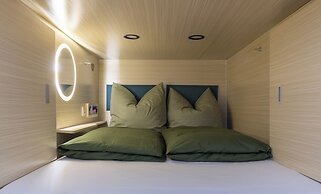 Mue Cubes - Capsule Hotel