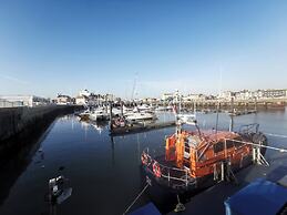 Ocean View Luxury top Floor Harbourside Apartment