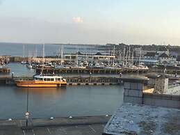 Ocean View Luxury top Floor Harbourside Apartment