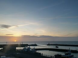 Ocean View Luxury top Floor Harbourside Apartment