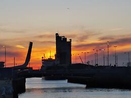 Ocean View Luxury top Floor Harbourside Apartment