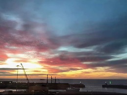 Ocean View Luxury top Floor Harbourside Apartment