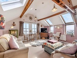 Ocean View Luxury top Floor Harbourside Apartment