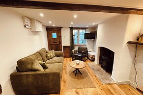 Charming Cottage Sleeps 4 With Sauna