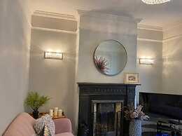 Luxury Central Hale Living