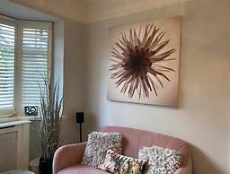 Luxury Central Hale Living