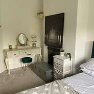 Luxury Central Hale Living