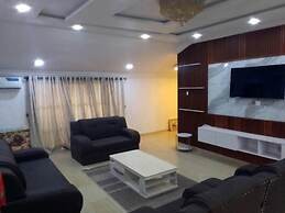 Rotzy Residences Adefowope - Home Away From Home