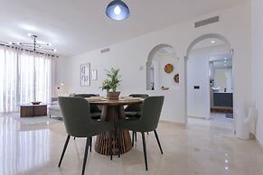 2 Bedroom, 2 Bathroom Penthouse Apartment