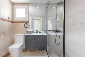 2 Bedroom, 2 Bathroom Penthouse Apartment