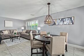 Palm Tree Paradise Heated spa Pool Firepit