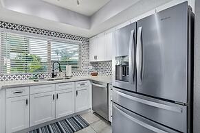 Palm Tree Paradise Heated spa Pool Firepit