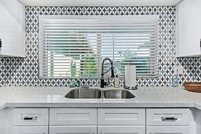 Palm Tree Paradise Heated spa Pool Firepit