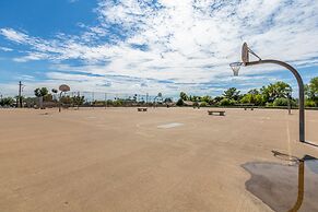 Palm Tree Paradise Heated spa Pool Firepit
