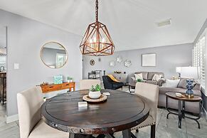 Palm Tree Paradise Heated spa Pool Firepit