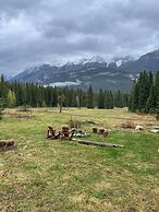Rustic Beaverfoot Lodge Dream Cabin