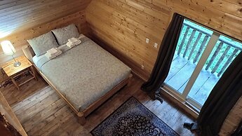 Rustic Beaverfoot Lodge Dream Cabin