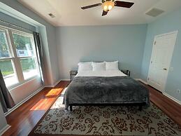 Relaxing Ranch With 1 King and 2 Queens Fast Wifi