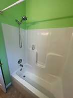 Relaxing Ranch With 1 King and 2 Queens Fast Wifi