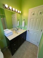 Relaxing Ranch With 1 King and 2 Queens Fast Wifi