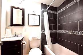 Redwood Loft at Park Place King bed Walk in Closet Fast Wifi and Free 