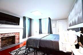 Redwood Loft at Park Place King bed Walk in Closet Fast Wifi and Free 