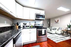 Redwood Loft at Park Place King bed Walk in Closet Fast Wifi and Free 