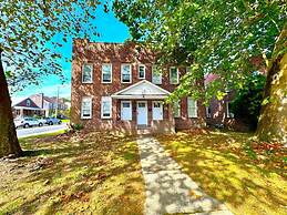 Cozy Walk up King Bed Fast Wifi