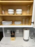 Cozy Walk up King Bed Fast Wifi