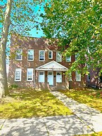 Cozy Walk up King Bed Fast Wifi