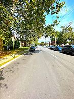 Cozy Walk up King Bed Fast Wifi