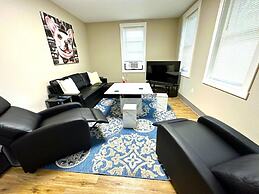 Cozy Walk up King Bed Fast Wifi