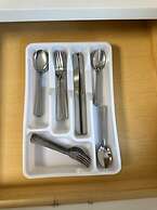 Cozy Walk up King Bed Fast Wifi