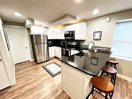 Boardwalk- Large Modern Unit With King bed Fast Wifi Free Coffee and E