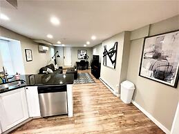 Boardwalk- Large Modern Unit With King bed Fast Wifi Free Coffee and E