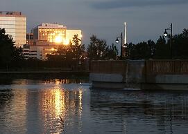 Boardwalk- Large Modern Unit With King bed Fast Wifi Free Coffee and E